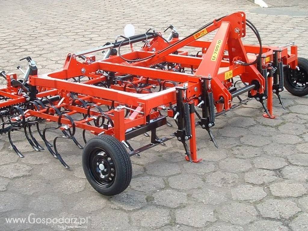 Agregaty uprawowe o szer. roboczej 3,7 - 5,6 m hydraulicznie składane - U709, U651 6