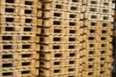 Ukraina.Skrzynie,opakowania euro,palety drewniane.Od 4,5 zl/szt.Oferujemy najwyzszej jakosci palety z drewna, opakowania transportowe,skrzynie,palety euro,przemyslowe wlasnej produkcji.Wedlug specyfikacji na zadany wymiar po obrobce termicznej.Stosujemy d