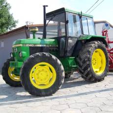 John Deere 2140