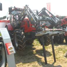 Ciągnik Rolniczy FARMER Seria F2 8248 PE + ładowacz czołowy Metal-Fach GRATIS *Ilość ograniczona.
