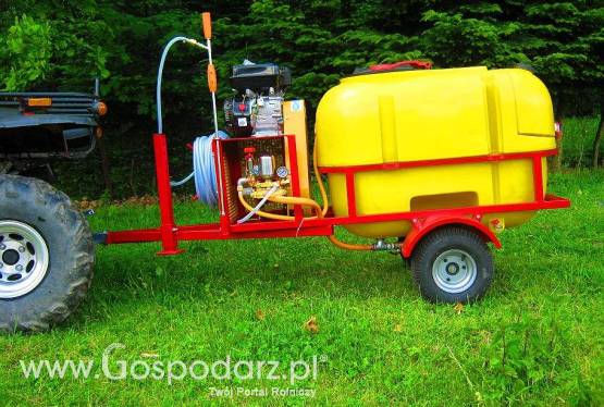OPRYSKIWACZ SPALINOWY NA PRZYCZEPIE JEDNOOSIOWEJ MODEL POLEXIM200: pojemność zbiornika 200 l, 14-22l/min,  silnik 6.5KM