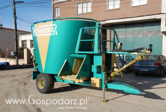 Wozy paszowe jednoosiowe z ślimakiem pionowym