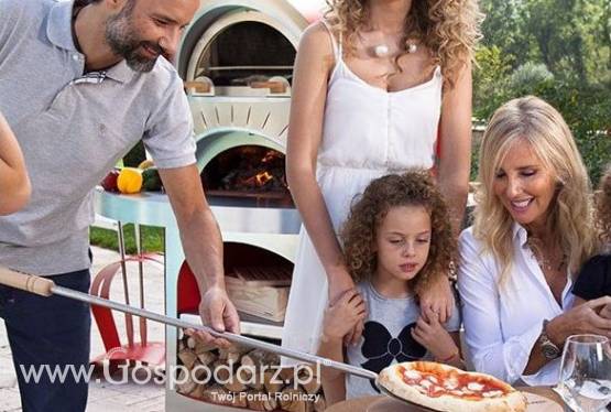 Biesiadowanie z piecem do pizzy (piecem chlebowym).