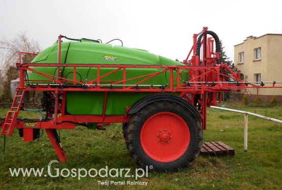 Opryskiwacz polowy przyczepiany 2500 / 18