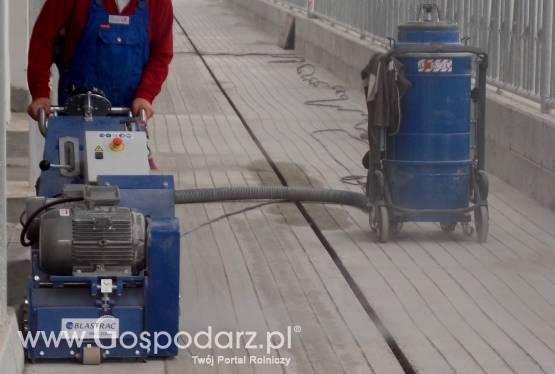 Nacinanie betonowych posadzek zapobiegające kontuzjom krów