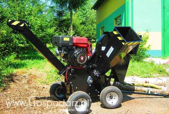 Rębak TERMIT MULTI połączenie rębaka do gałęzi z piłą wahadłową, moc silnika 13KM