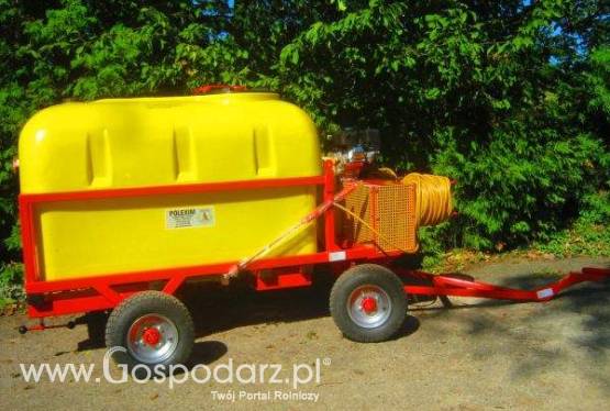 Opryskiwacz spalinowy do wózków widłowych, ładowarek kołowych na przyczepie dwuosiowej model POLEXIM800W, pojemność zbiornika 800l, 14-22l/min, silnik 6,,5KM