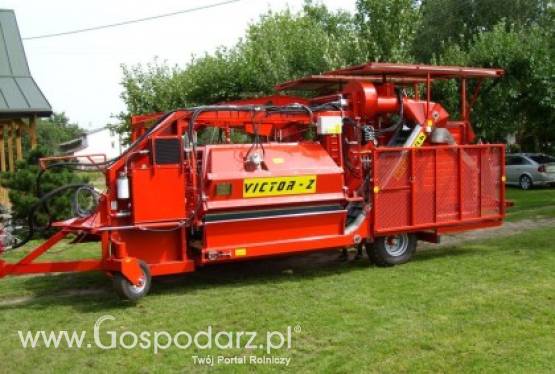Kombajn całorzędowy zaczepiany VICTOR/Z