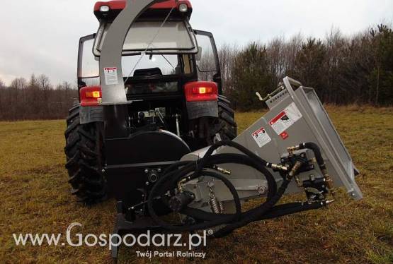 Rębak tarczowy o wzmocnionej konstrukcji JANSEN 62RS. Cztery noże tnące + dwa wałki pobierające materiał napędzane hydraulicznie.