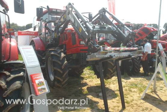 Ciągnik Rolniczy FARMER Seria F2 8248 PE + ładowacz czołowy Metal-Fach GRATIS *Ilość ograniczona.