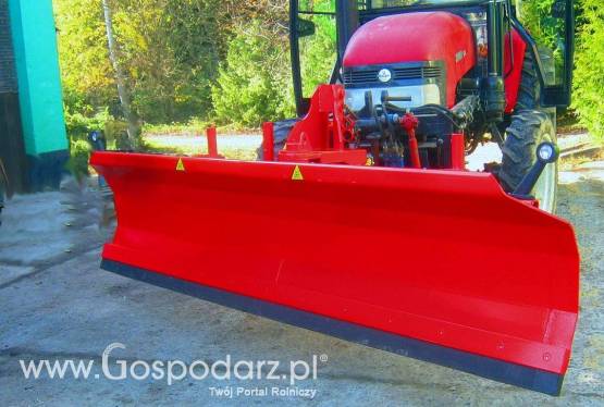 PŁUG ŚNIEŻNY ZAWIESZANY NA PRZEDNIM TUZ CIĄGNIKóW ROLNICZYCH