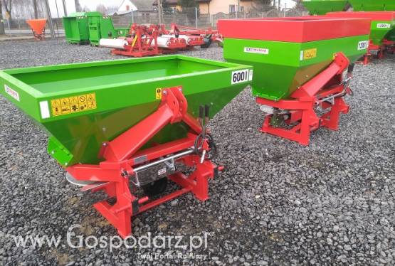 Rozsiewacz 600l 800l 1000l 1200l STRUMYK