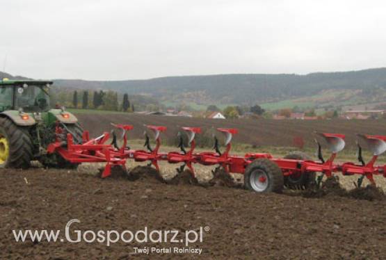 VN Hektor 1000 Vario: Półzawieszany pług obracalny