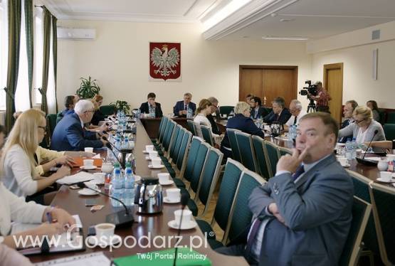 Ministerstwo i wojewodowie gotowi do pomocy rolnikom poszkodowanym przez suszę i inne zjawiska atmosferyczne