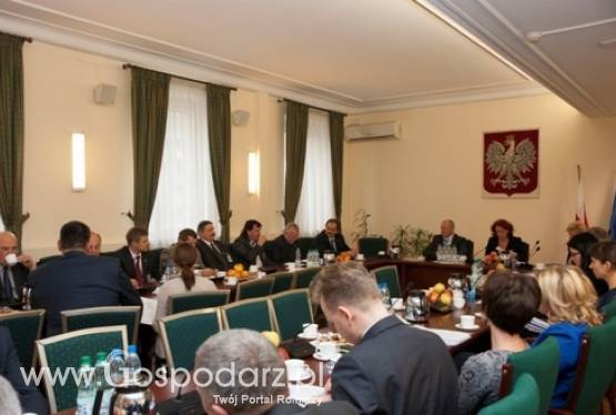 Minister Sawicki spotkał się z przedstawicielami branży mleczarskiej