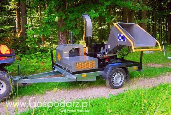 RTH 25K czteronożowy rębak do gałęzi napędzany silniiem benzynowym marki KOHLER