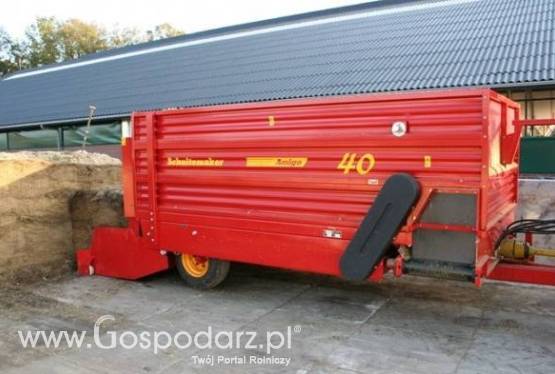 Przyczepa do zadawania pasz AMIGO