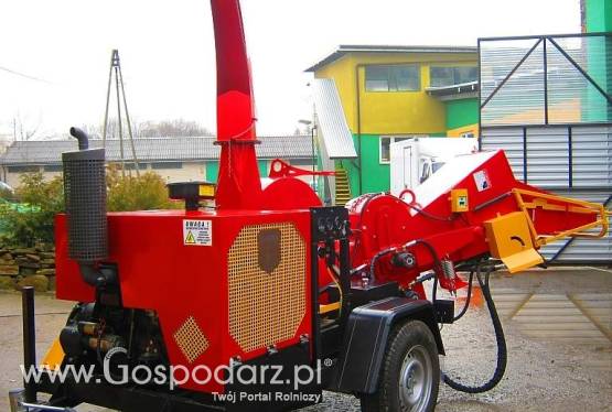 Rębak tarczowy na podwoziu leśnym moc silnika 65HP (4 cylindry) wersja PROFI.