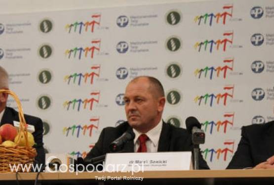Minister Marek Sawicki walczy o cofnięcie decyzji KE o obniżeniu wsparcia dla wstępnie uznanych grup producentów owoców i warzyw