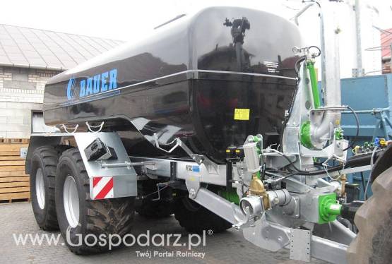 BAUER poliestrowe wozy do gnojowicy