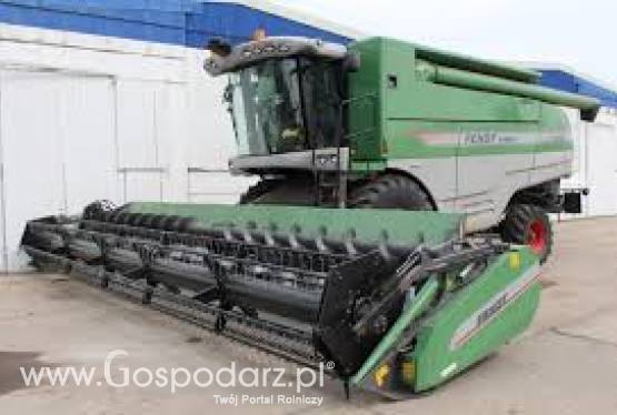 Koszenie kombajnem zbóż i rzepaku.