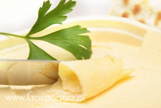 Masło tanieje, a mleko w proszku drożeje