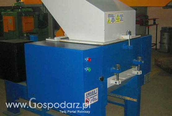 KRUSZARKA DO TWORZYW SZTUCZNYCH ORAZ NIEFOREMNYCH ODPADóW ZE STOLARNI.  Wydajność 1500-1800 kg/h , silnik 35 kW