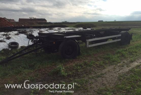 Przyczepa kontener/do przewozu balotów