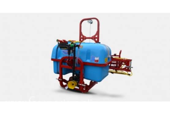 Opryskiwacz zawieszany 800 litrów