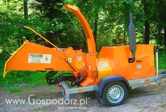 Mobilny rębak tarczowy do gałęzi napędzany silnikiem Diesla 4 cylindry:  moc 40 KM