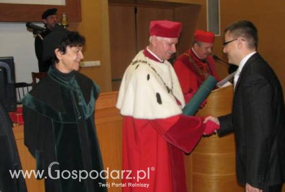 Wręczenie habilitacji doktorskich i doktoratów