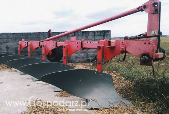 Pług 5 skibowy na podwójnej ramie firmy Unia Grudziądz Tur Vario 5B