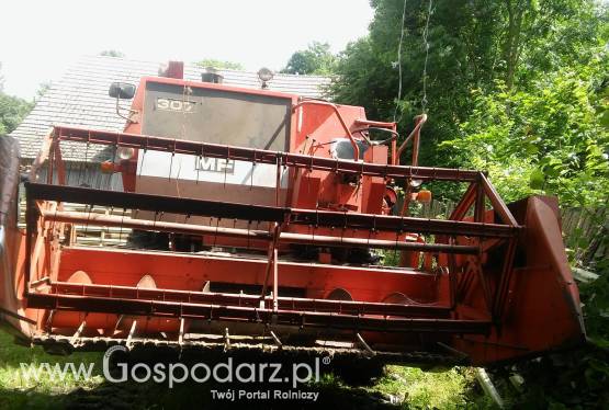 kombajn MF 307