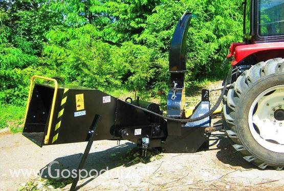 Rębak tarczowy polskiej produkcji : BóBR-2RH: 4 noże tnące, hydraulicznie napędzane wałki pobierające materiał