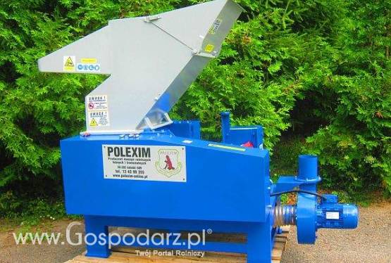 UNIWERSALNA KRUSZARKA DO TWORZYW SZTUCZNYCH ORAZ NIEFOREMNYCH ODPADóW ZE STOLARNI.  Wydajność 300-600 kg/h , silnik 11 kW.