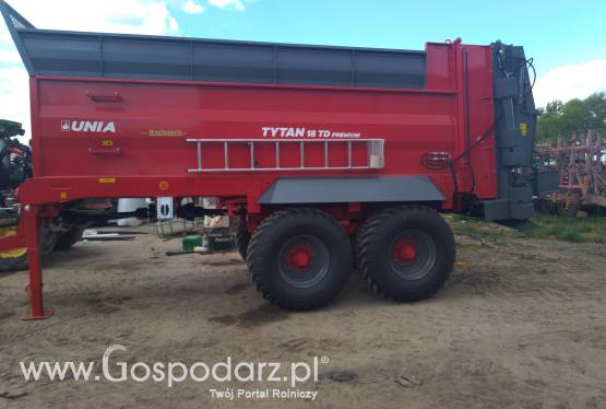 Usługi rolnicze, wapnowanie, rozsiew nawozu obornika, opryski