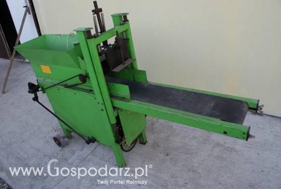 MASZYNA FORMUJĄCA KOSTKI TORFOWE POD ROZSADY