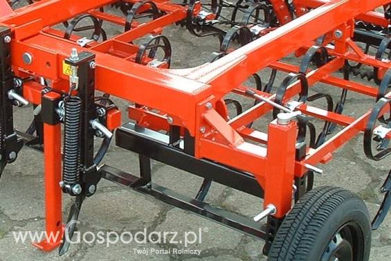 Agregaty uprawowe o szer. roboczej 3,7 - 5,6 m hydraulicznie składane - U709, U651