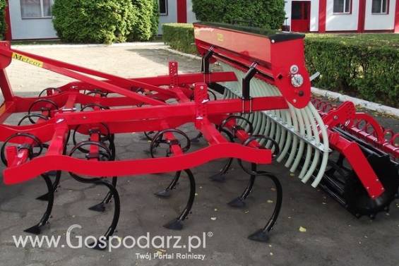 METEOR zawieszany - agregat uniwersalny ścierniskowo przedsiewny U581