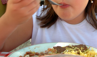 Więcej czasu na projekty pomagające potrzebującym - zmiany w programie z KPO