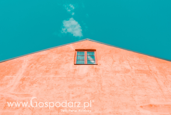 Elewacja budynków po zimie