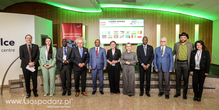 Umowy z Afryką na podpisane w Targach Kielce. Pierwszy rozsiewacz już jedzie do Kenii