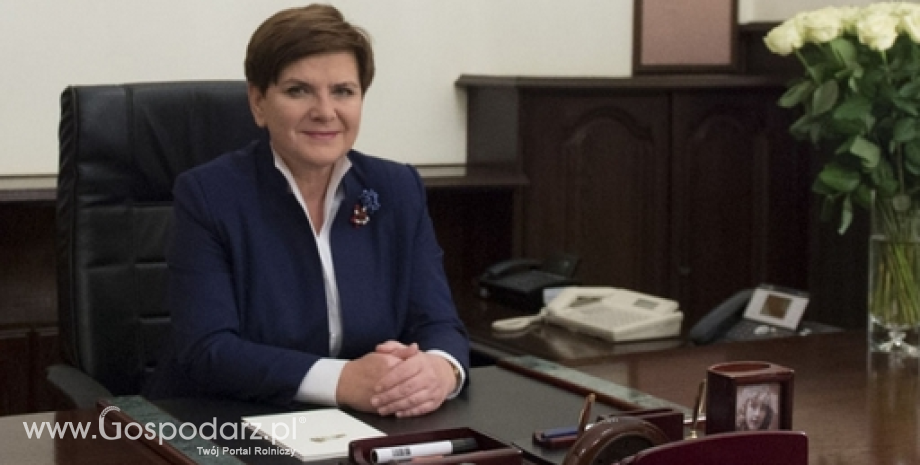 Ochrona ziemi, ubezpieczenia rolnicze i podniesienie dopłat. Expose Premier Szydło