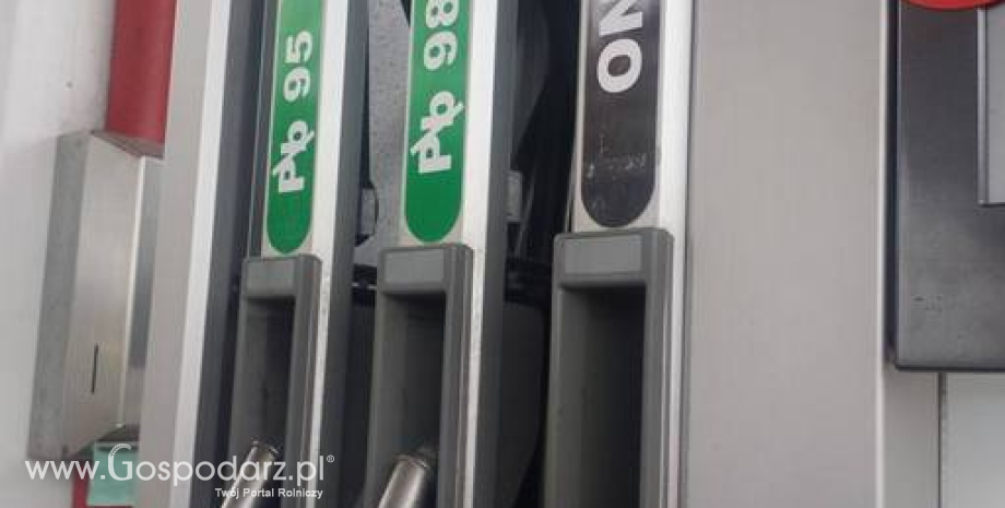 Ceny paliw na stacjach spadają dużo wolniej niż w hurcie