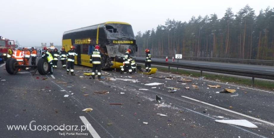 Traktor na autostradzie - to mogło skończyć się tragedią…