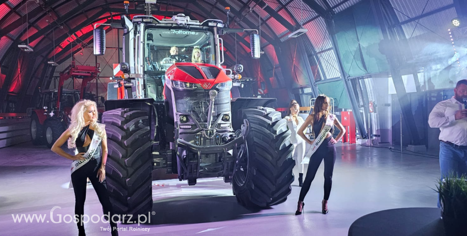 Massey Ferguson 9s.425 prapremiera