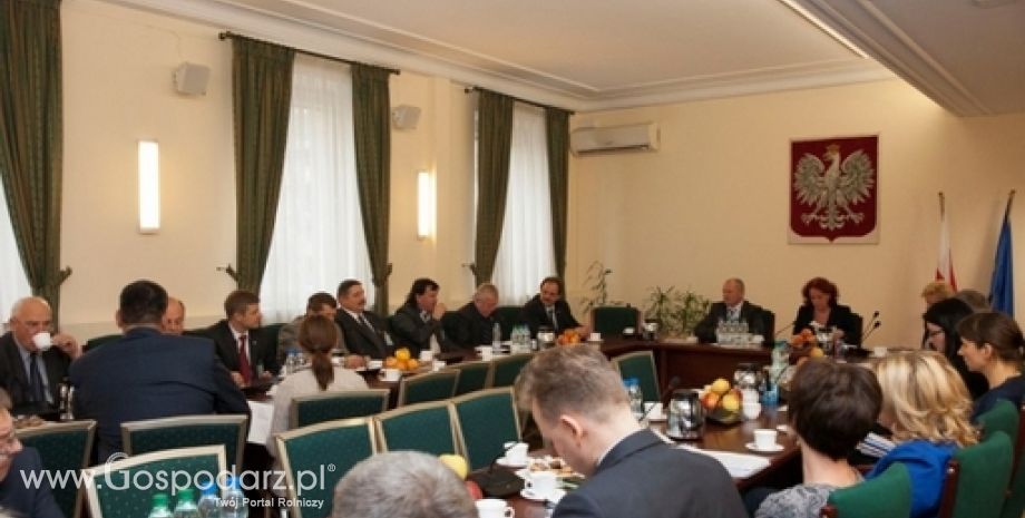 Minister Sawicki spotkał się z przedstawicielami branży mleczarskiej